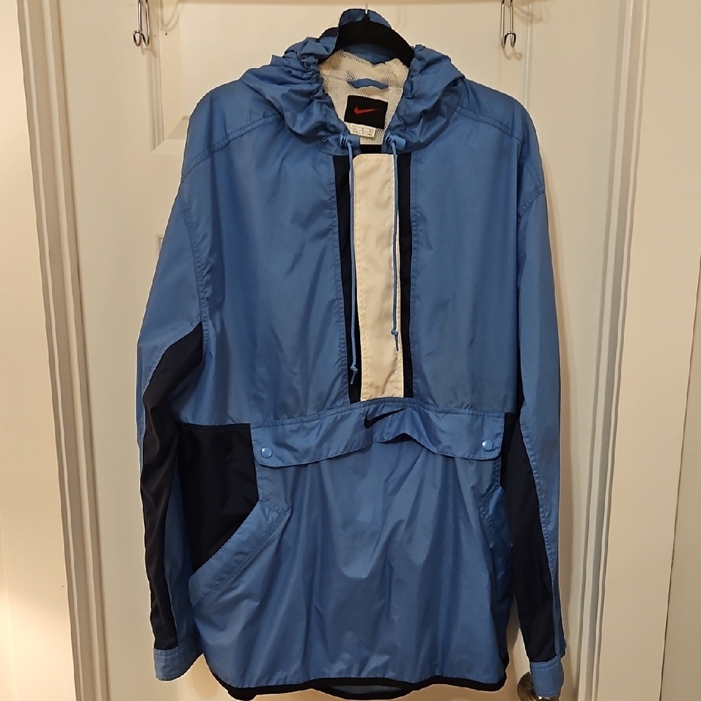 Nike Men's Light Blue, White, and Navy Hooded Pullover Windbreaker/Raincoat XLTG